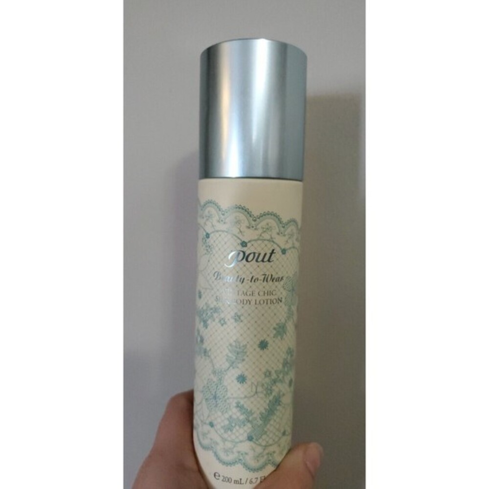 VICTORIA'S SECRET POUT Beauty -to-Wear VINTAGE CHIC‎  Body Lotion 6.7oz /200 ml